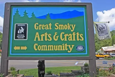 great smoky arts and crafts sign