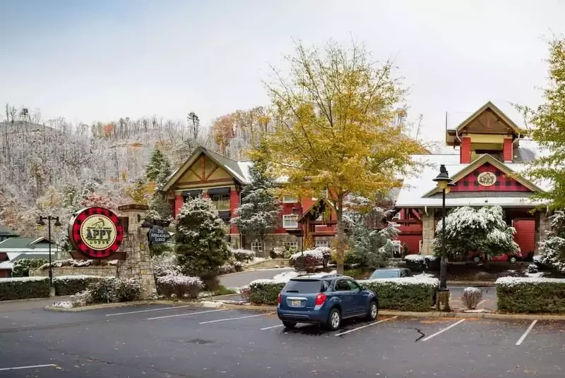 snow at the appy lodge in gatlinburg