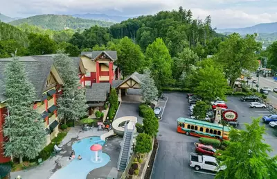 aerial view of parking lot and Appy Lodge hotel