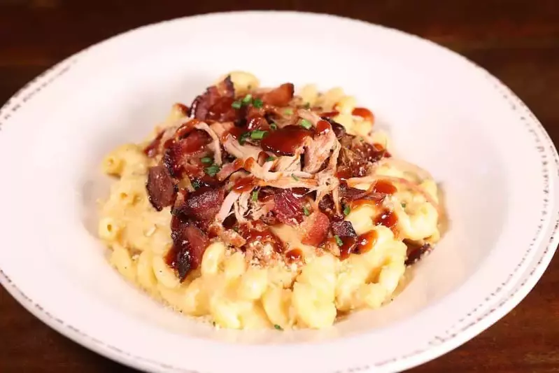 Sun Diner Mac and Cheese with Pulled Pork