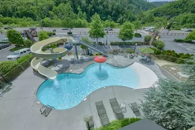 outdoor pool at the appy lodge