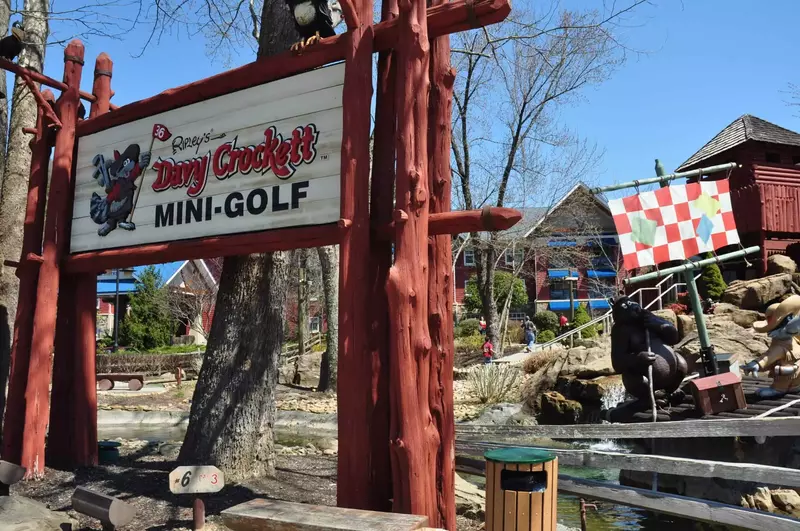 ripley's davy crockett mini golf in gatlinburg