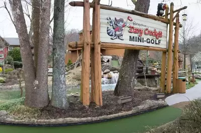 ripley's davy crockett mini golf in gatlinburg