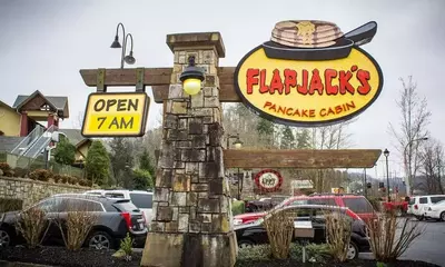 flapjacks pancake cabin in gatlinburg