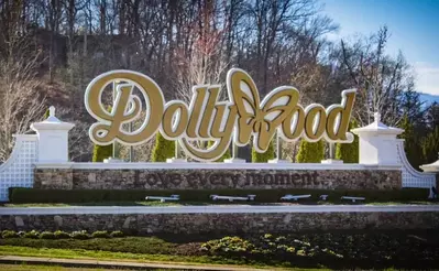 Dollywood entrance sign