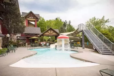 swimming pool at the appy hotel in gatlinburg