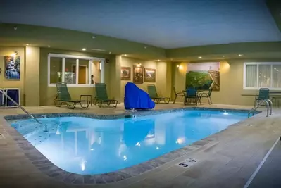 swimming pool at hotel in gatlinburg