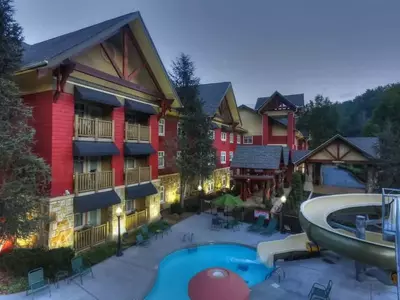 Appy Lodge Hotel in Gatlinburg at dusk.