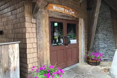 The entrance to Crockett's Breakfast Camp in Gatlinburg.