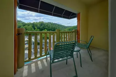 Appy-Lodge-br1balcony[1]