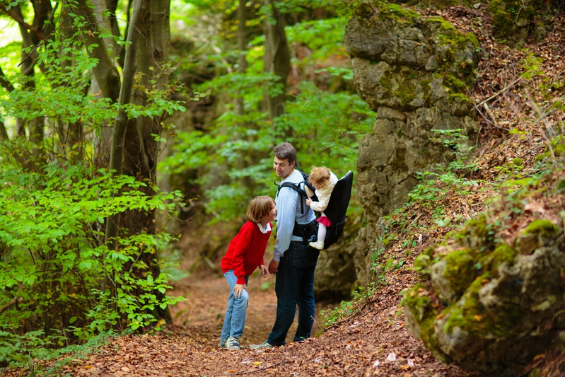dad and kids hiking