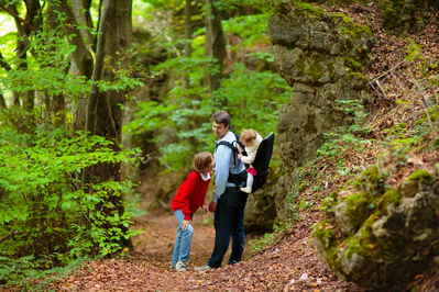 dad and kids hiking